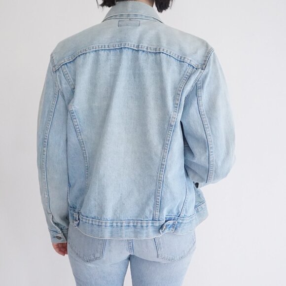 Levi’s Light Wash Denim Trucker Jacket 90s Vintage Classic Minimalist Jean M - Picture 3 of 11